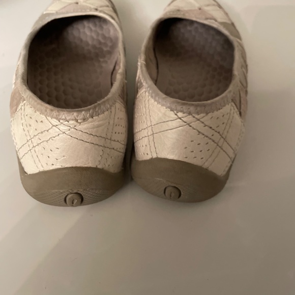 Shoes - Picture 3 of 4